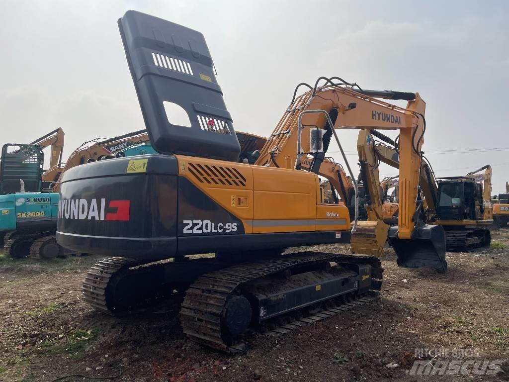 Hyundai 220-9S Гусеничні екскаватори