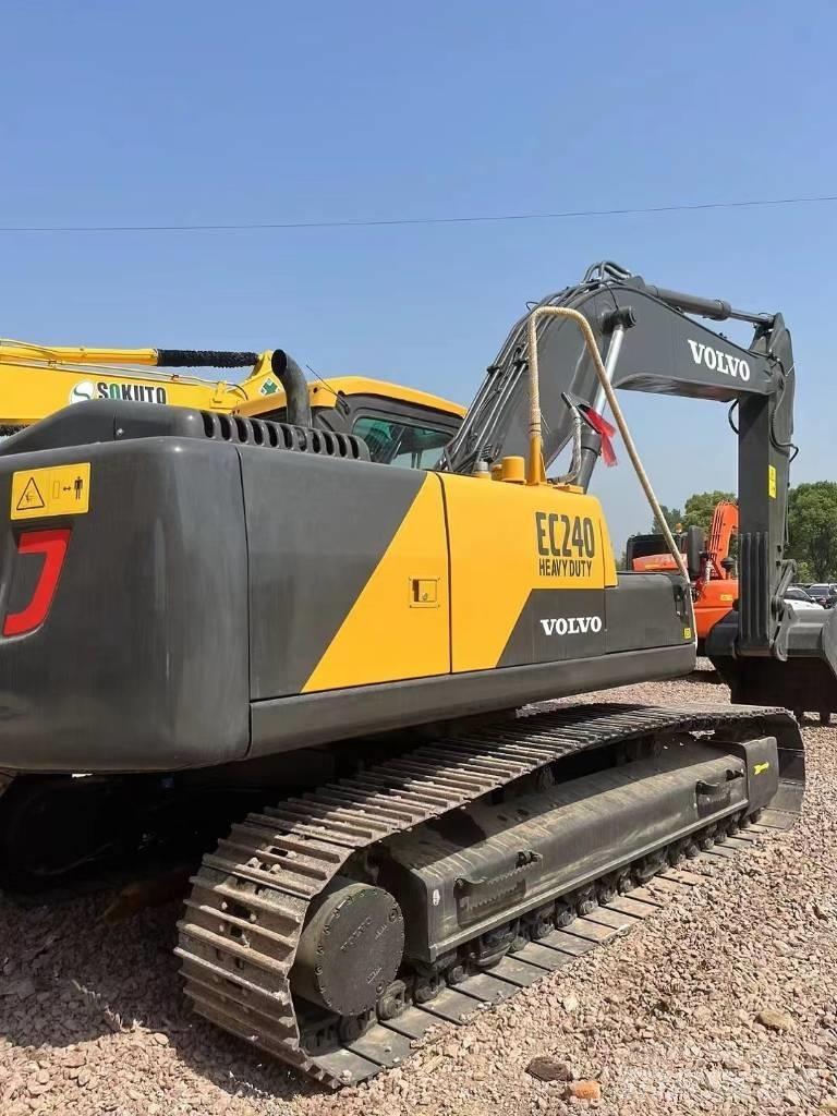 Volvo EC 240 Гусеничні екскаватори