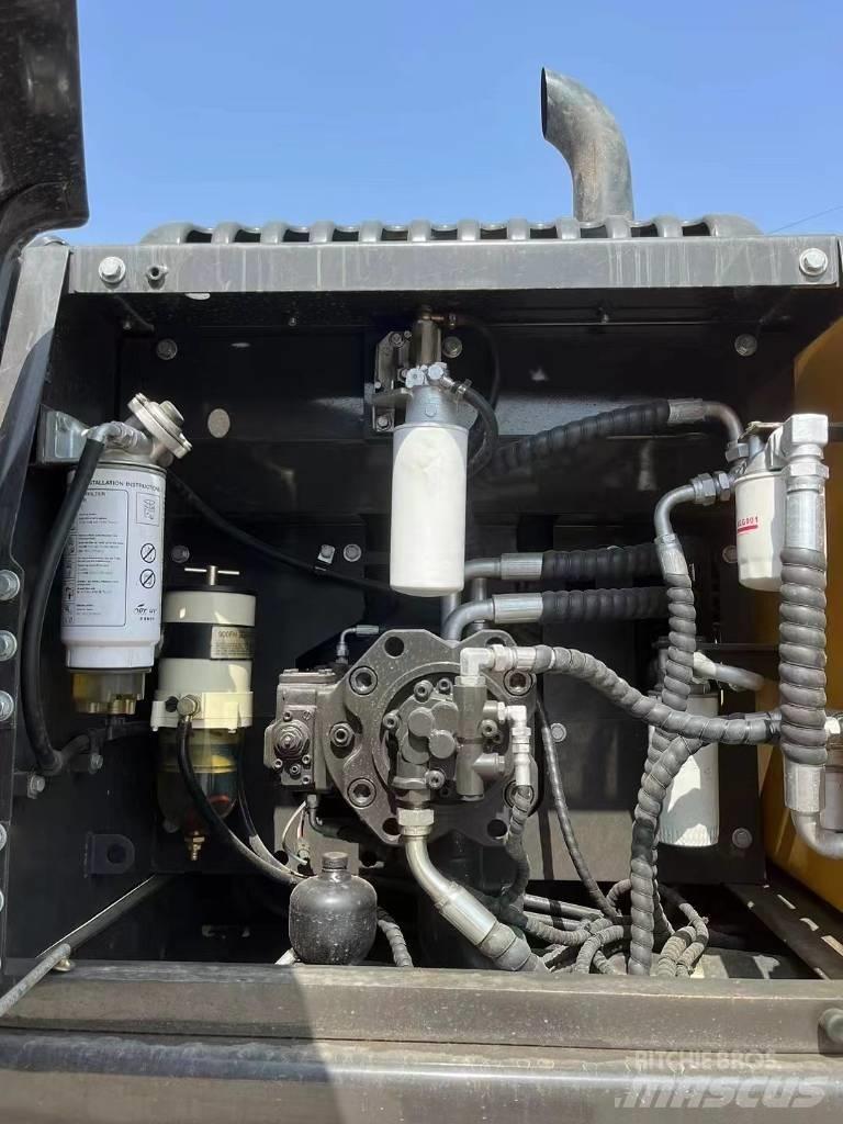Volvo EC 240 Гусеничні екскаватори