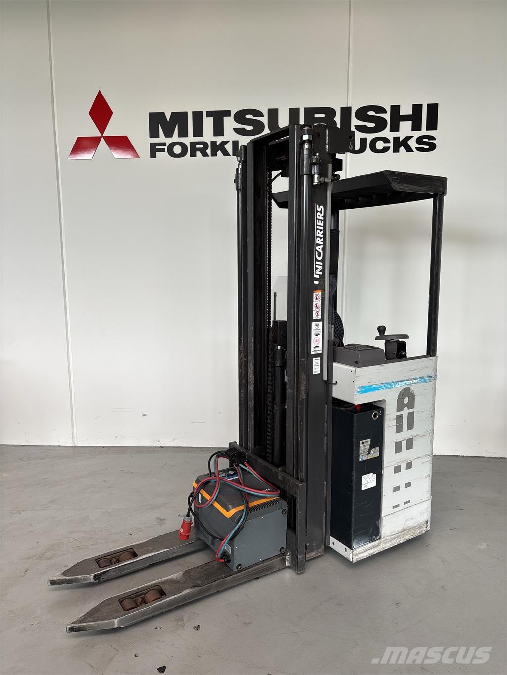 Atlet XJN160 Самохідні електроштабелери