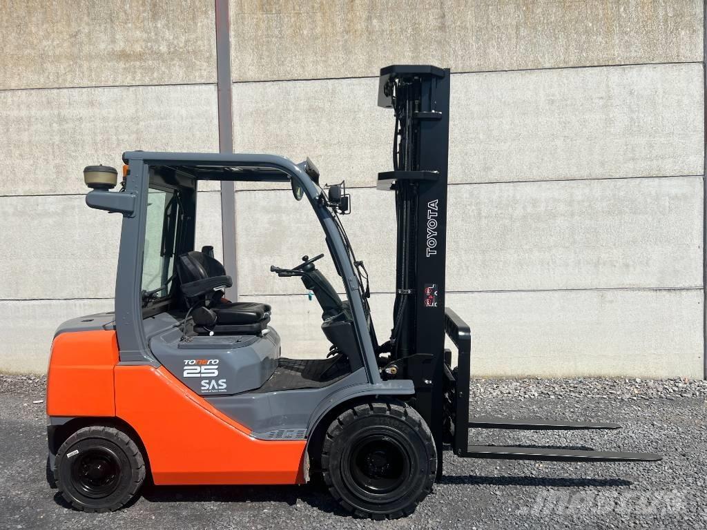 Toyota 02-8 FDF 25 Дизельні навантажувачі