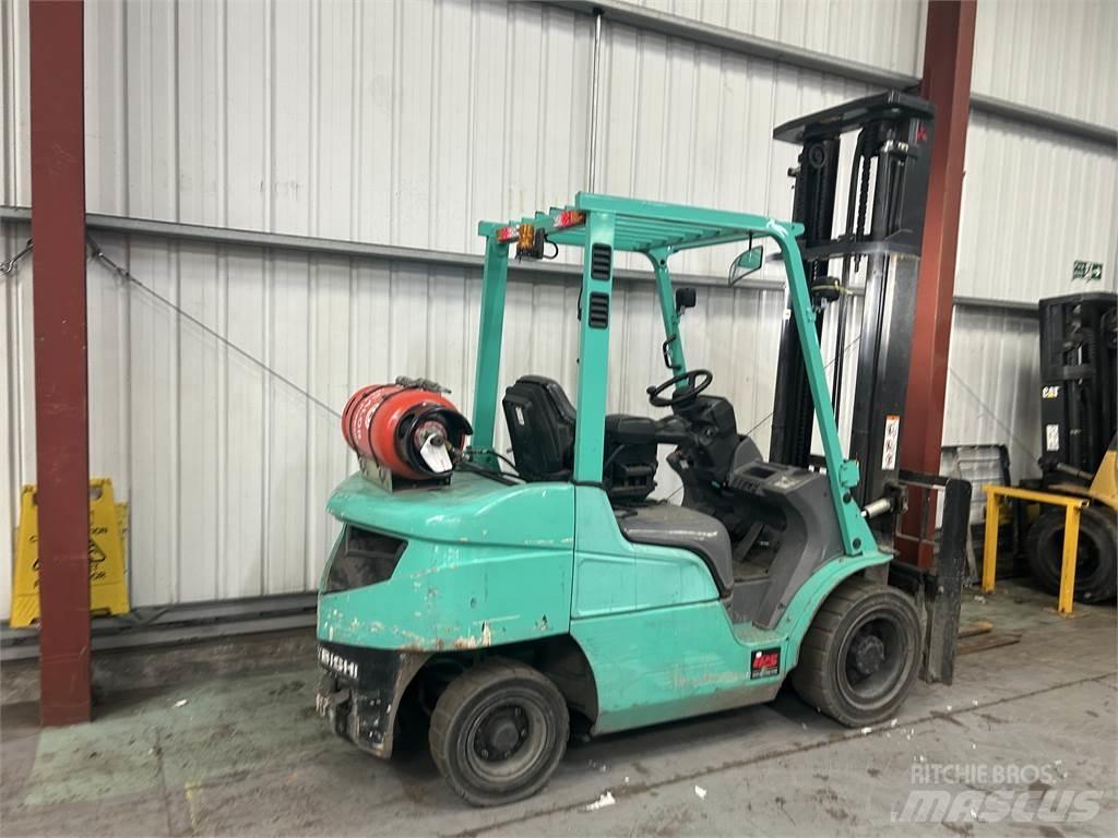 Mitsubishi FG30NT Газові навантажувачі