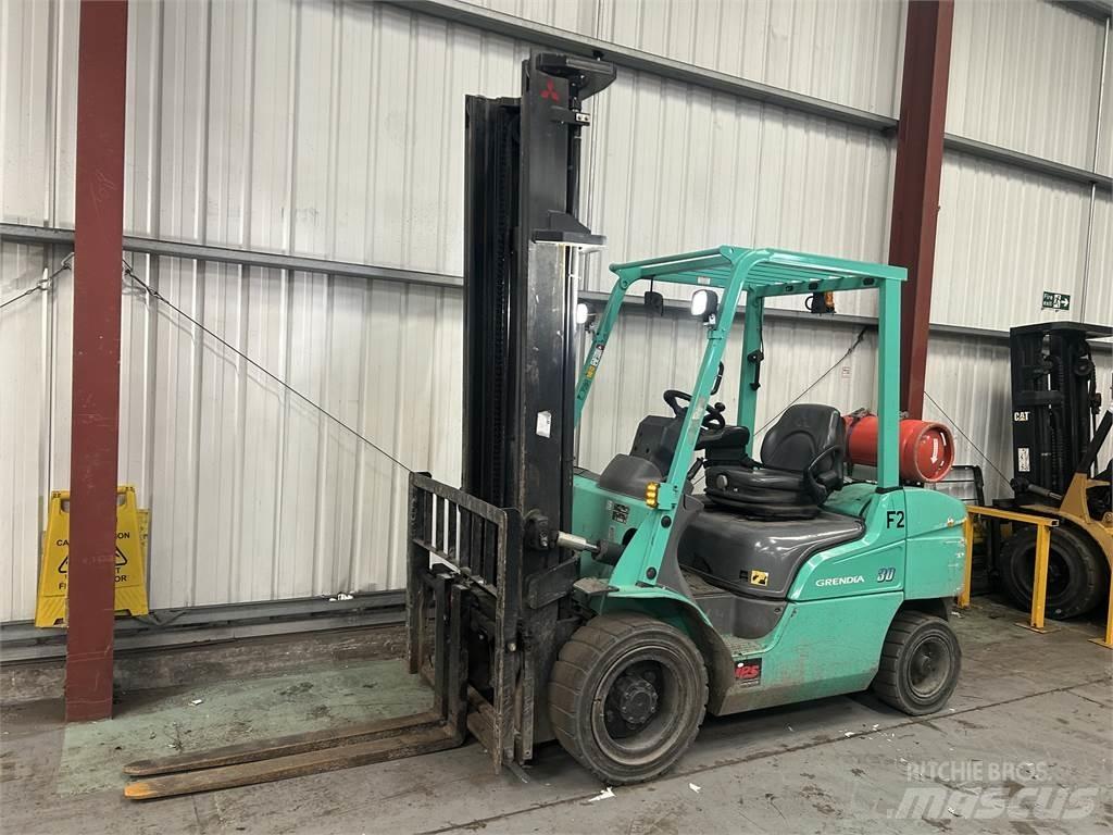Mitsubishi FG30NT Газові навантажувачі