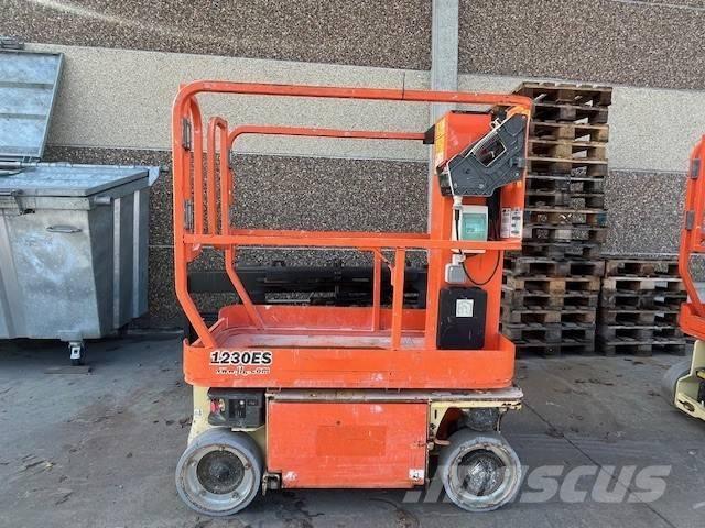 JLG 1230 ES Вертикальні щоглові підйомники