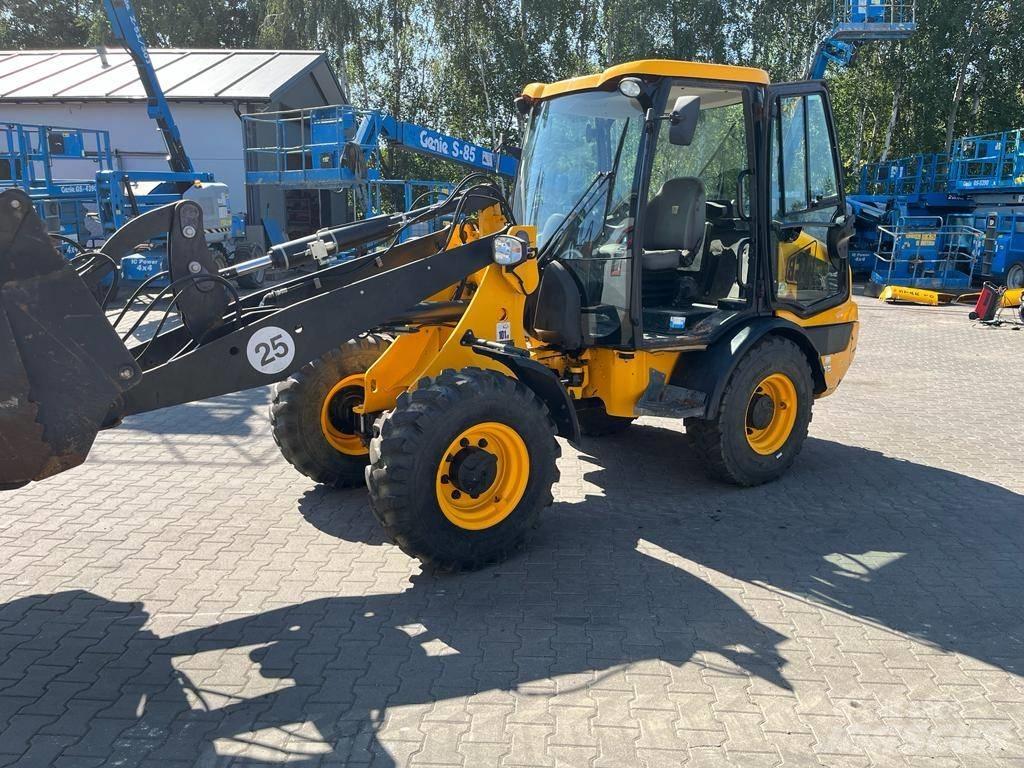 JCB 406 Фронтальні навантажувачі