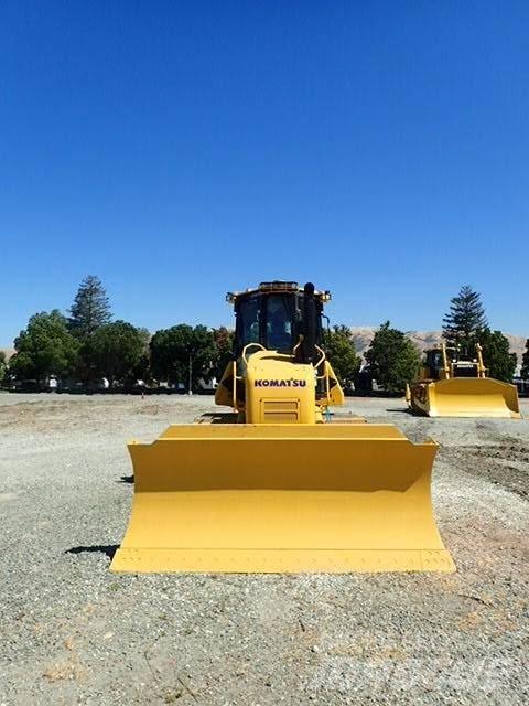 Komatsu D61EX-24 Гусеничні бульдозери