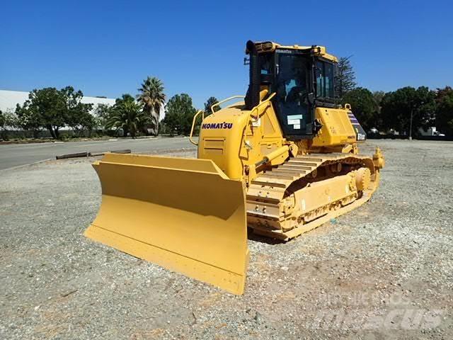 Komatsu D61EX-24 Гусеничні бульдозери