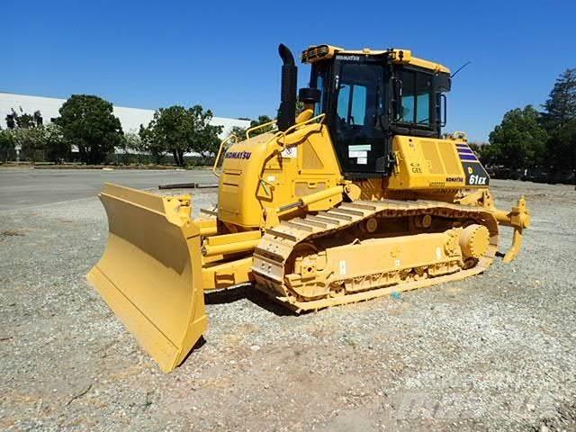 Komatsu D61EX-24 Гусеничні бульдозери