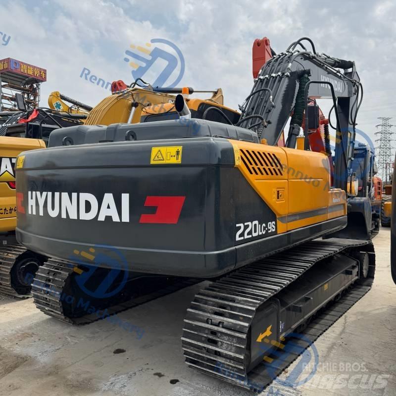 Hyundai R220-9S Гусеничні екскаватори