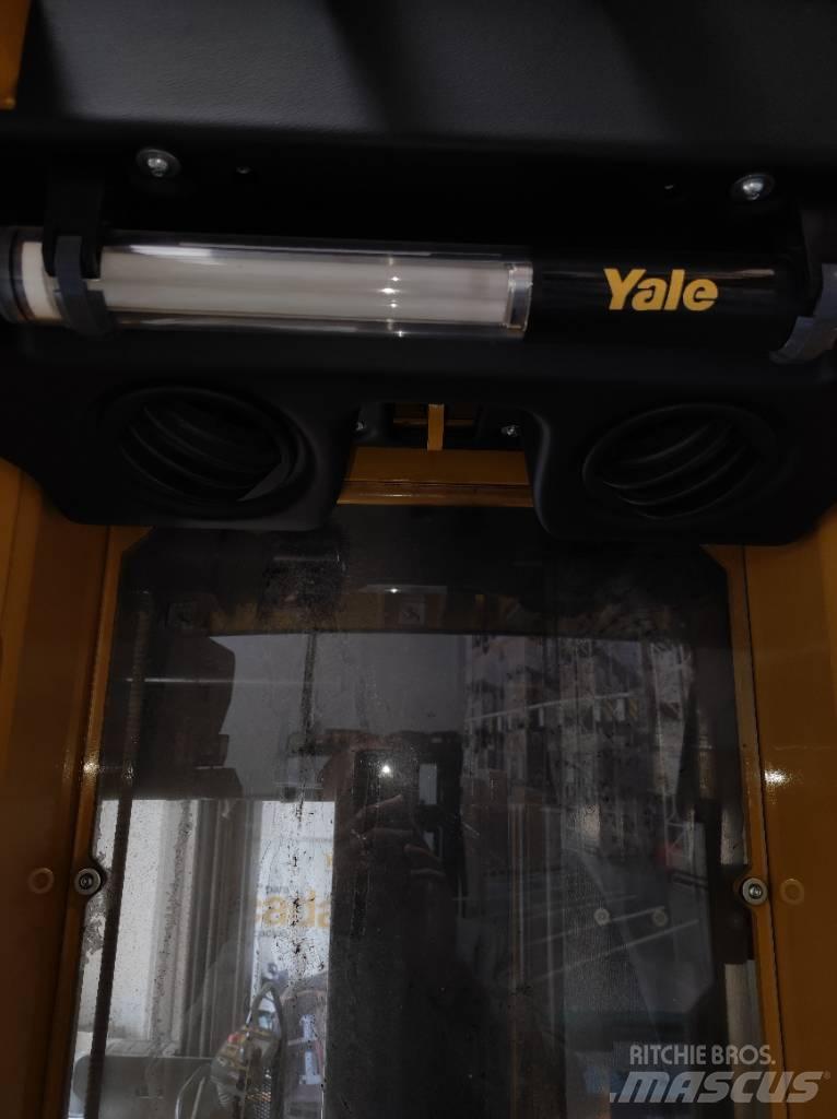 Yale MTC 13 Вантажник для вузьких проходів