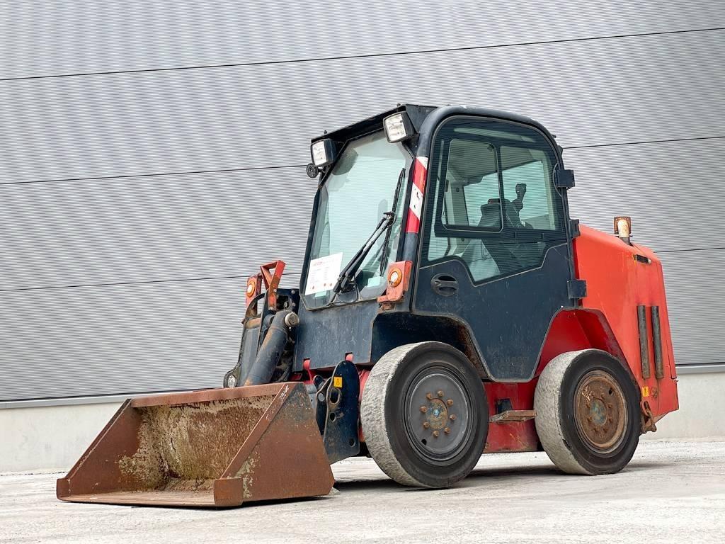 JCB R260 Міні-навантажувачі