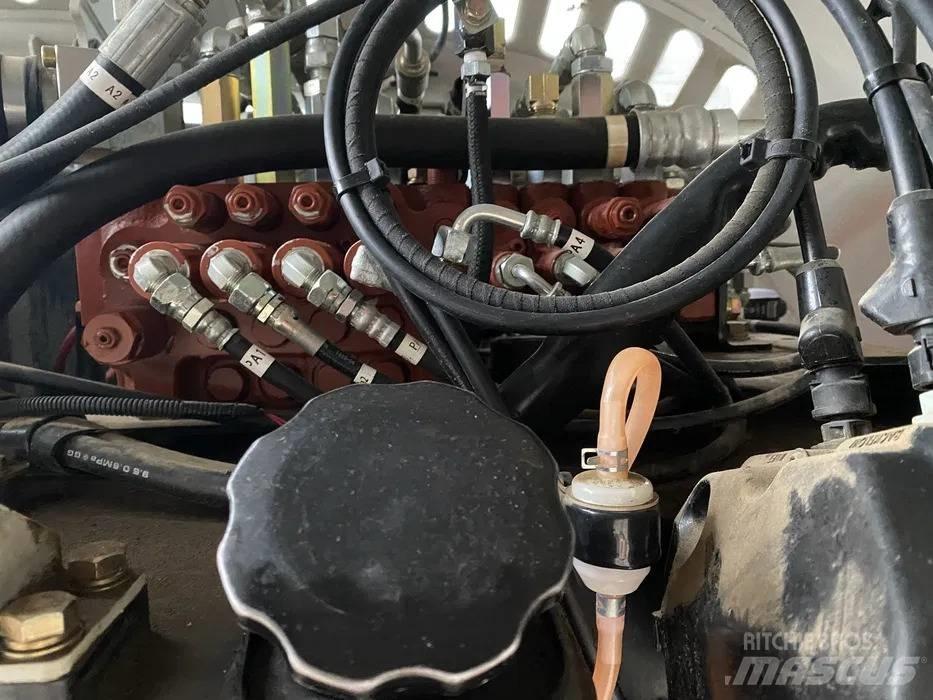 Takeuchi TB 295 Колісні екскаватори