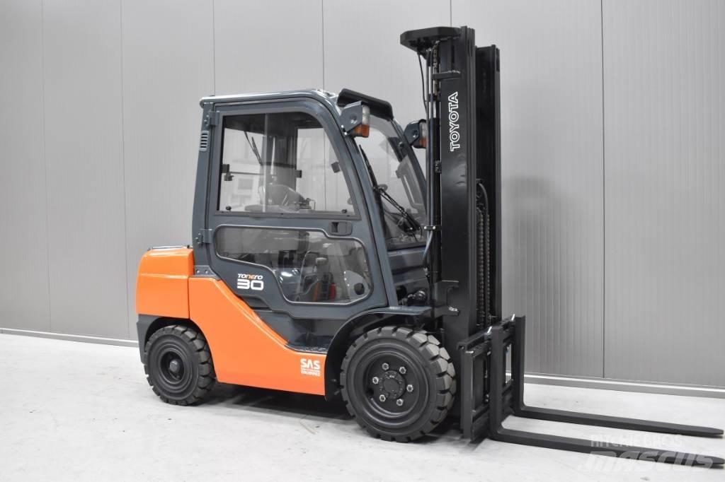 Toyota 06-8FD30F Дизельні навантажувачі
