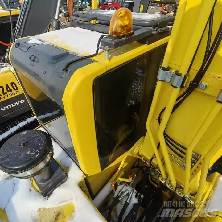 Komatsu PC 210 Гусеничні екскаватори