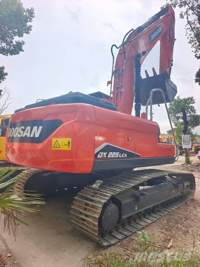 Doosan DX225LC-9C Гусеничні екскаватори