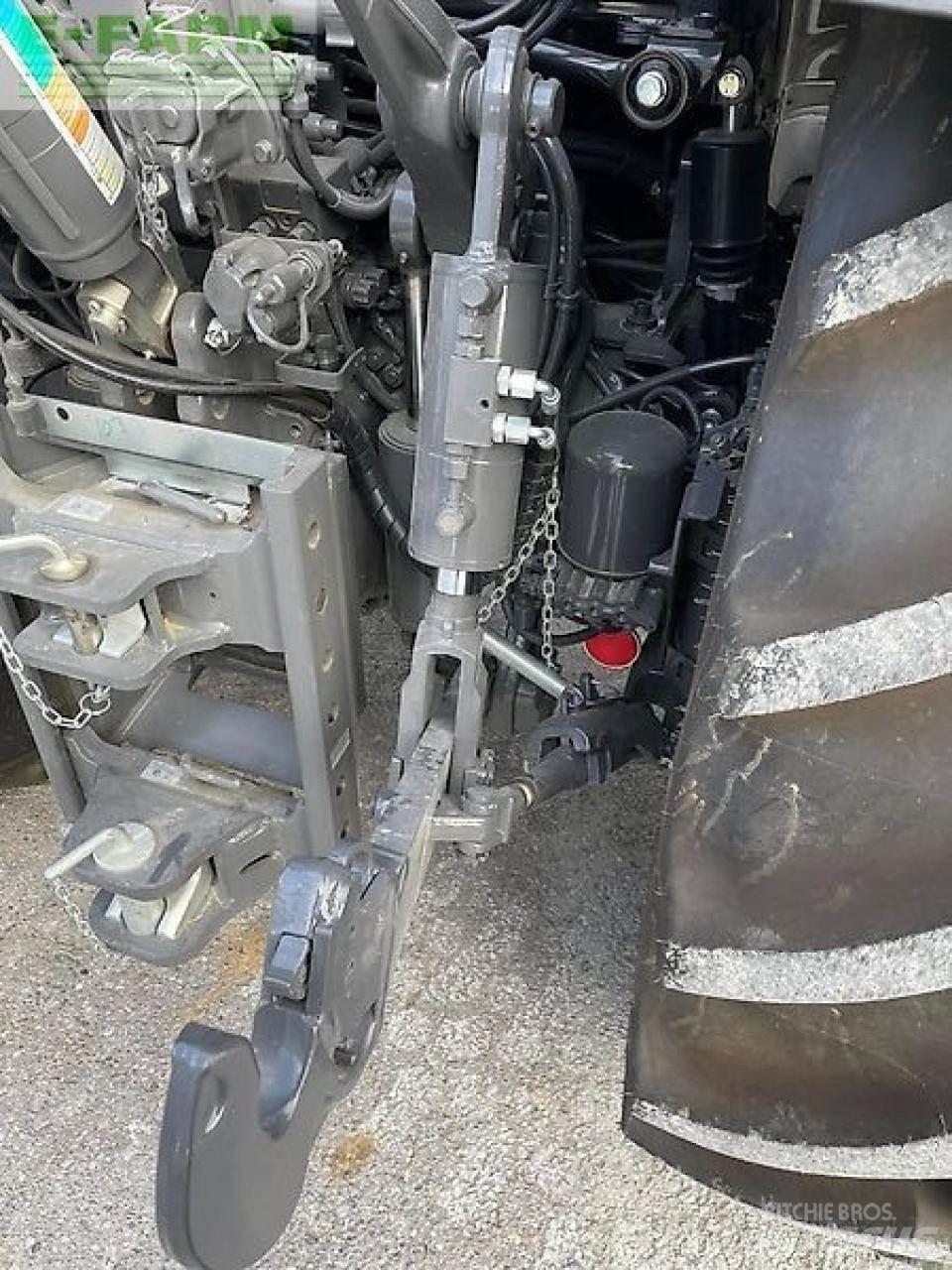 Valtra n155 Трактори
