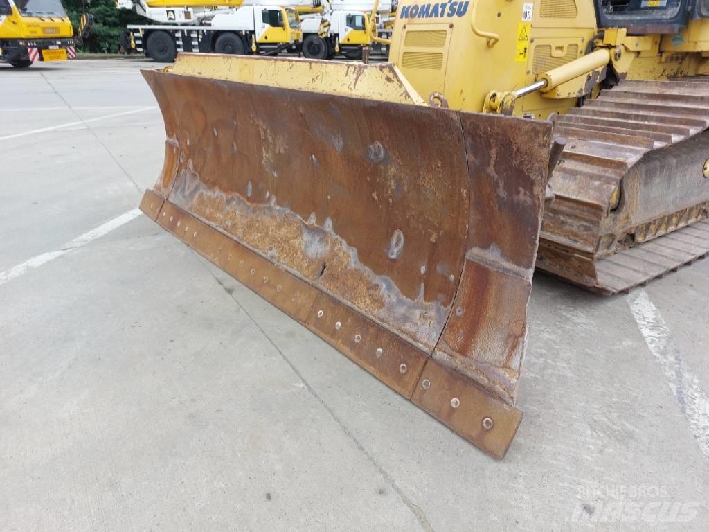Komatsu D 61 PXi-23 Гусеничні бульдозери