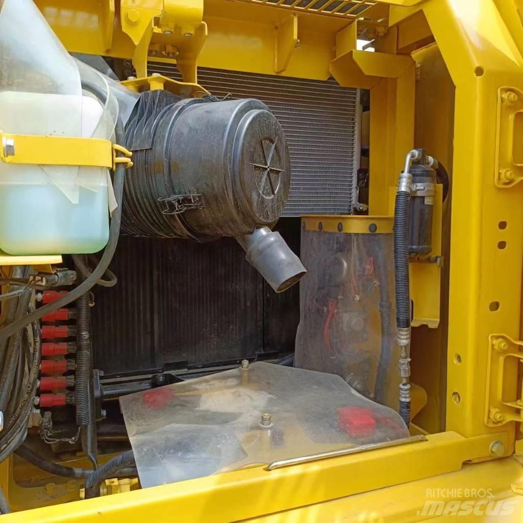 Komatsu PC 130 Гусеничні екскаватори