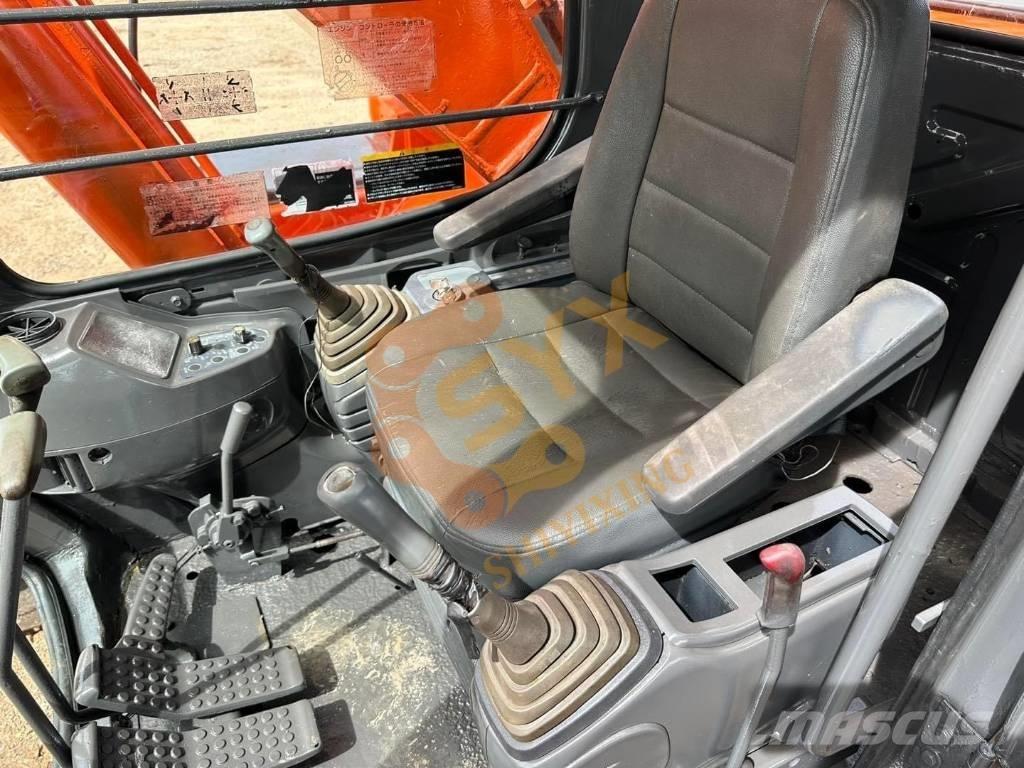 Hitachi EX 200 Гусеничні екскаватори