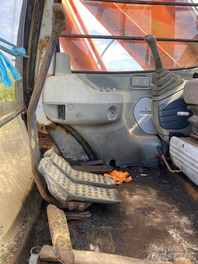 Hitachi EX 200-5 Гусеничні екскаватори