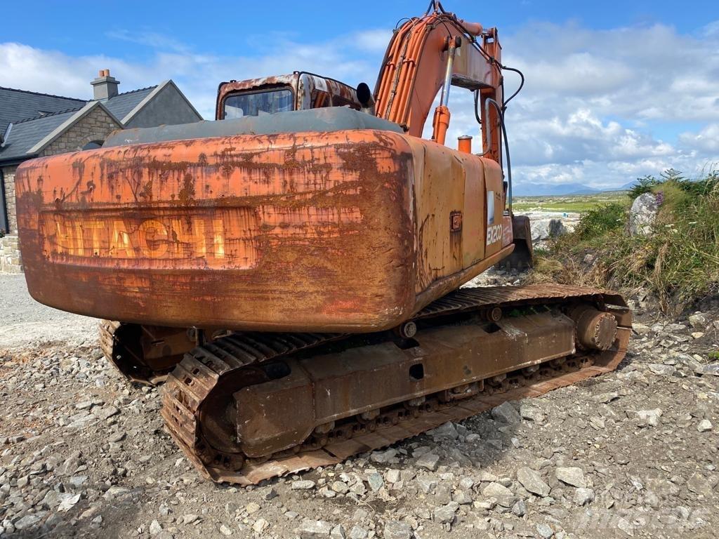 Hitachi EX 200-5 Гусеничні екскаватори