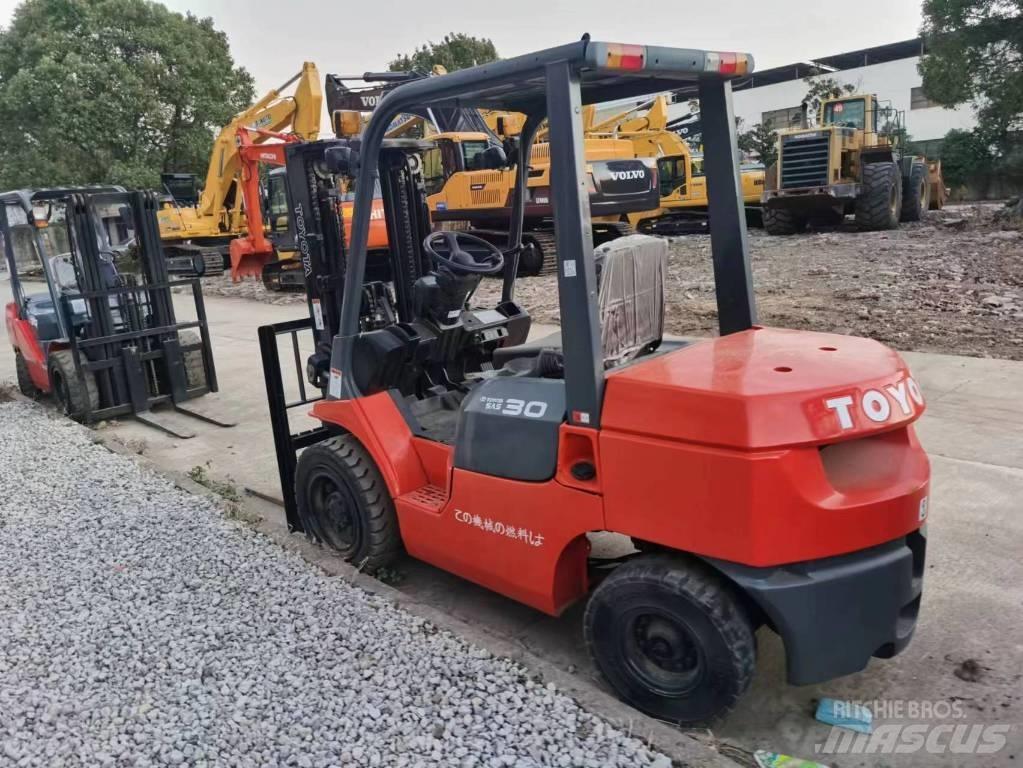 Toyota 7FD 30 Дизельні навантажувачі