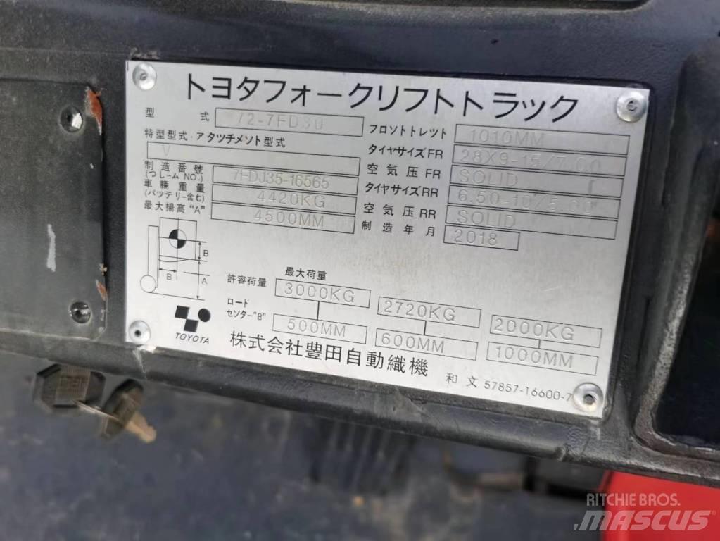 Toyota 7FD 30 Дизельні навантажувачі