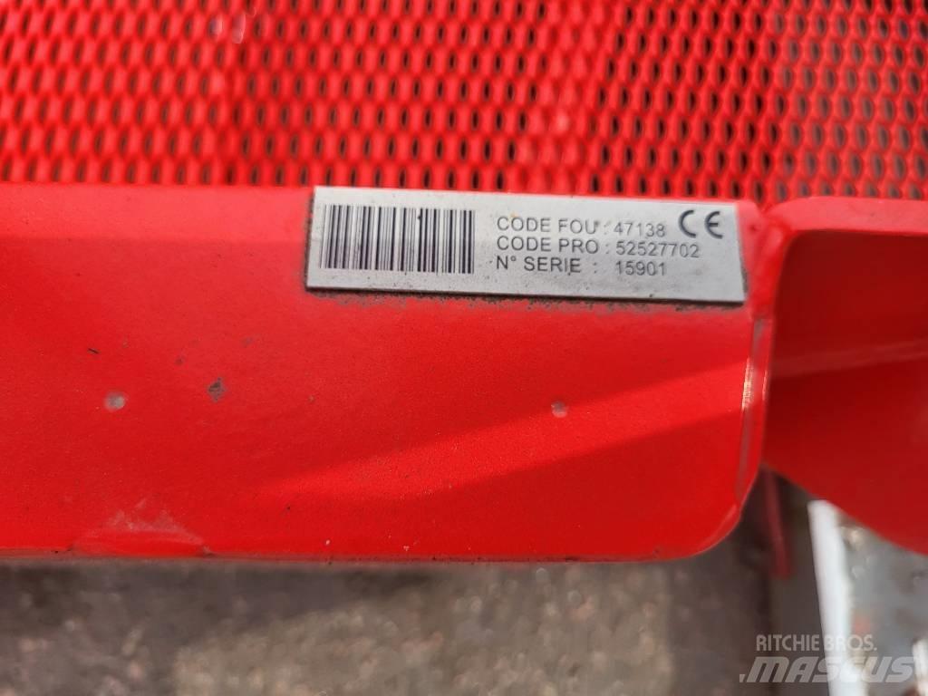 Manitou 200 ATJ kori Вертикальні щоглові підйомники
