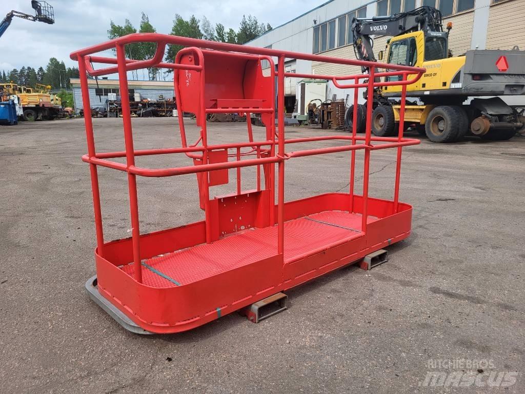 Manitou 200 ATJ kori Вертикальні щоглові підйомники