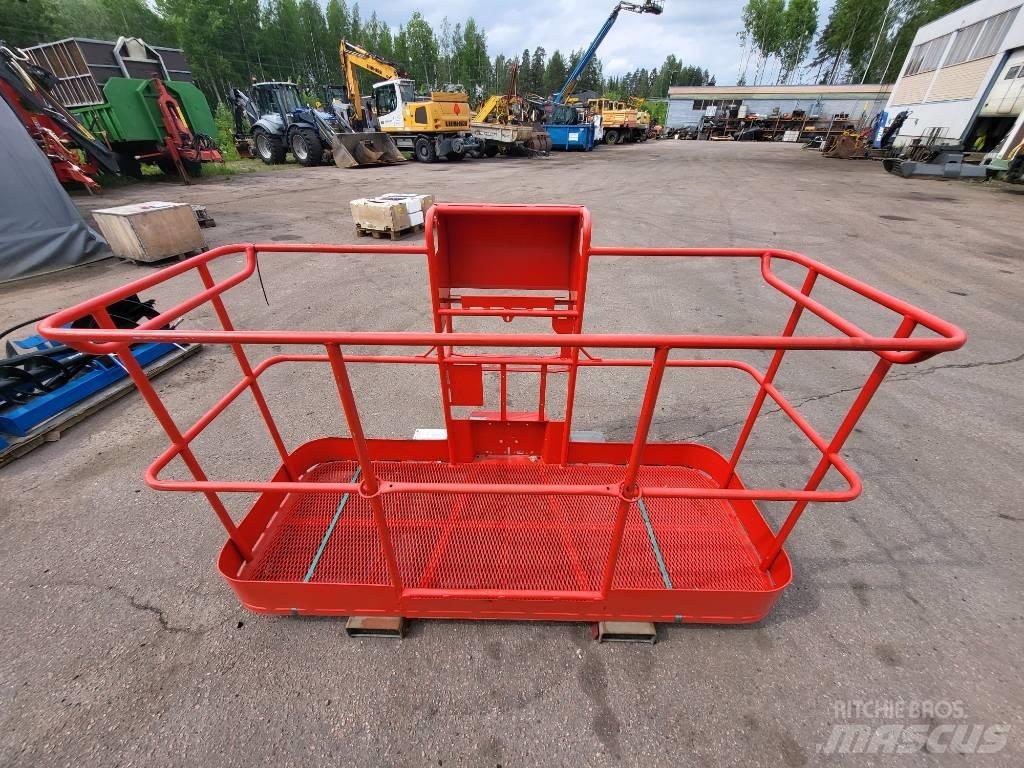 Manitou 200 ATJ kori Вертикальні щоглові підйомники