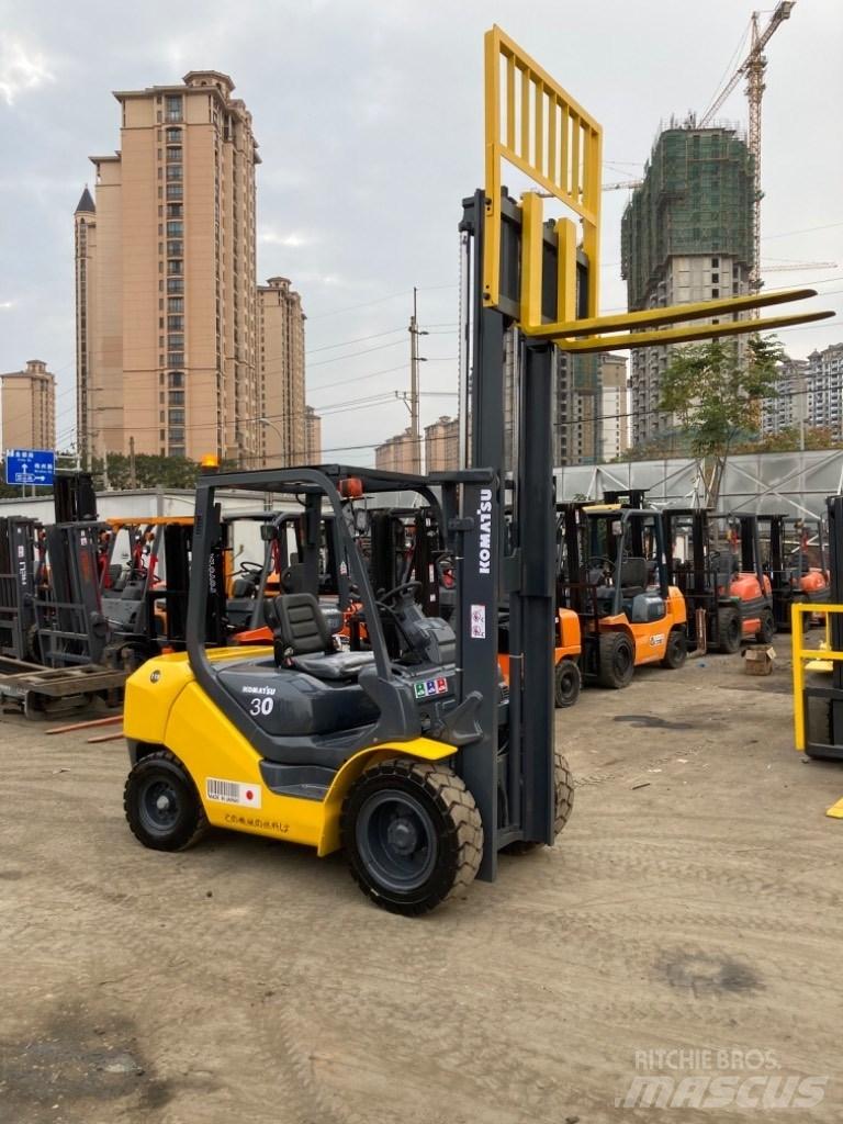 Komatsu FD30T-16 Дизельні навантажувачі