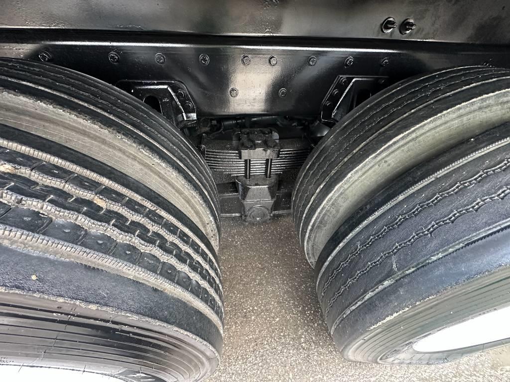 Freightliner M2 Комбі/Вакуумні вантажівки