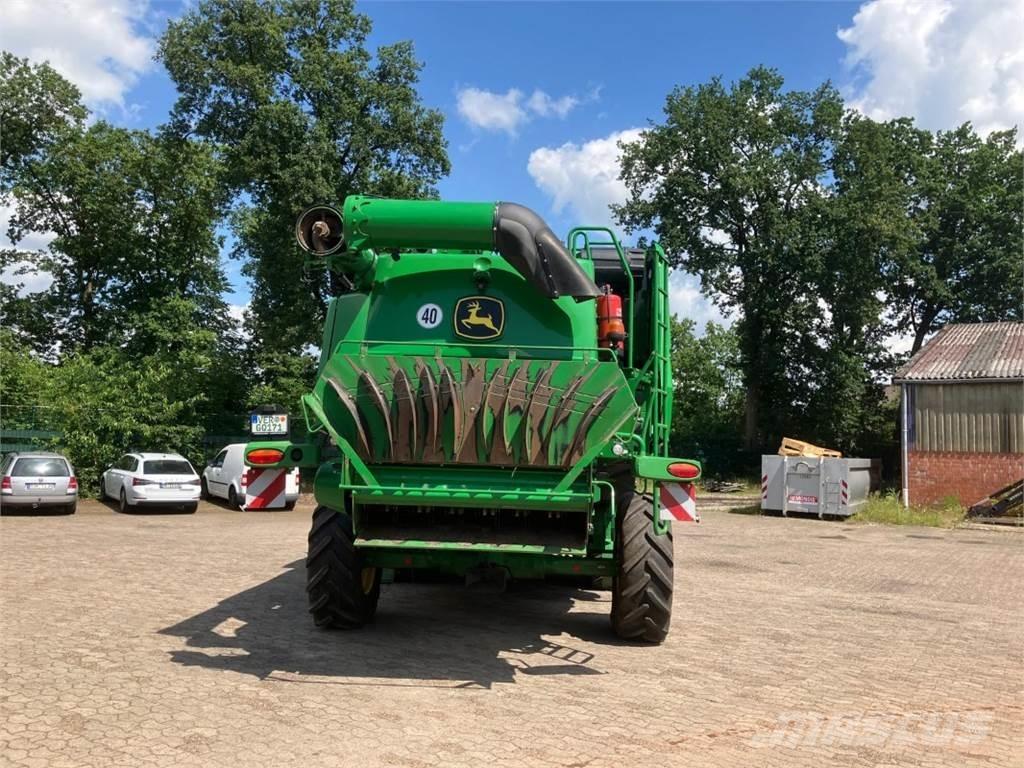 John Deere T670 Зернозбиральні комбайни