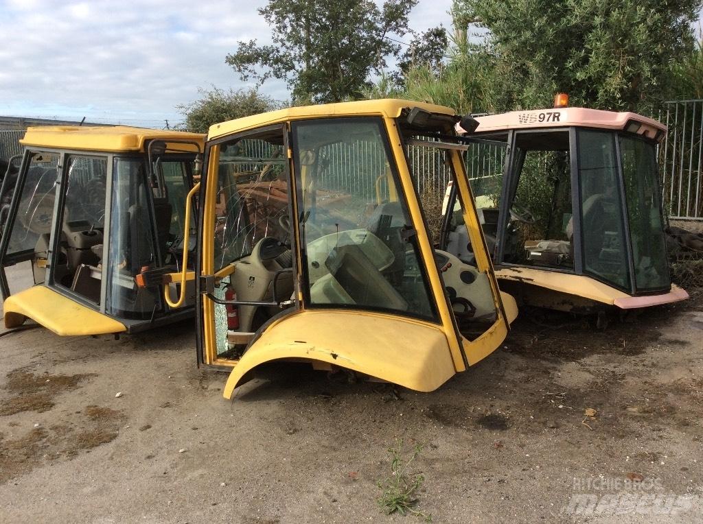 Komatsu WB 97 R Кабіна
