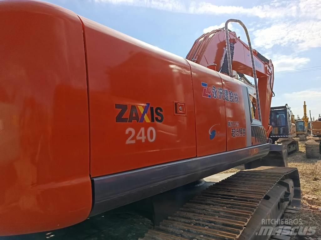 Hitachi ZX240 Гусеничні екскаватори