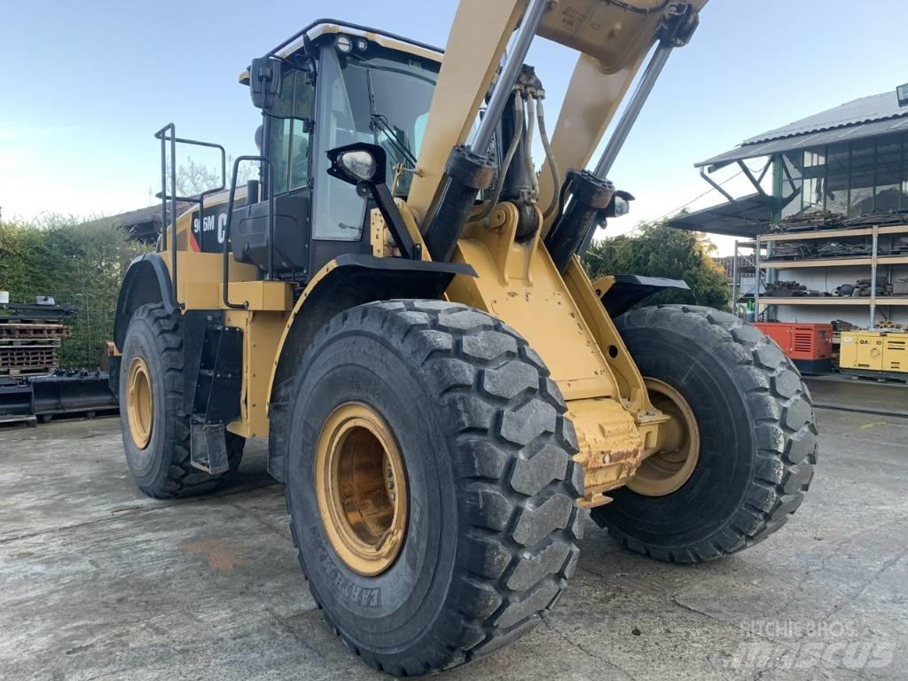 CAT 966 M Фронтальні навантажувачі