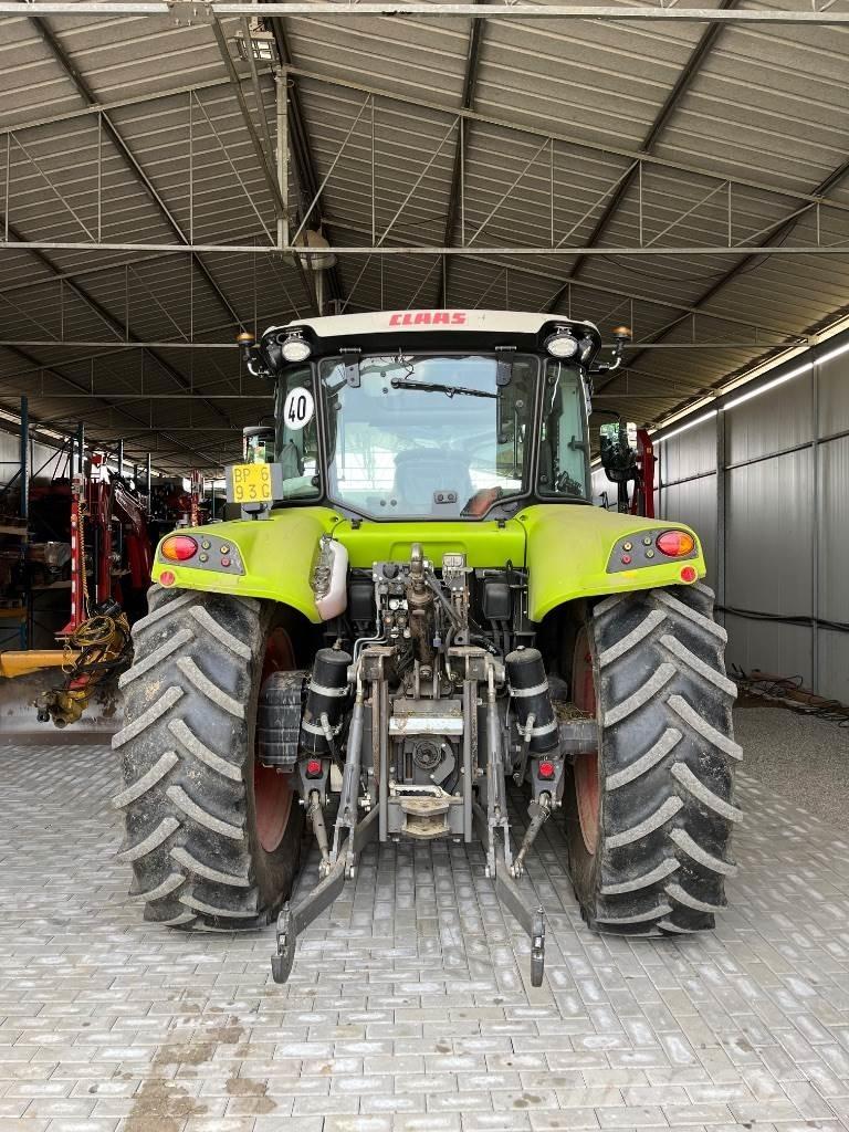 CLAAS Arion 440 Трактори