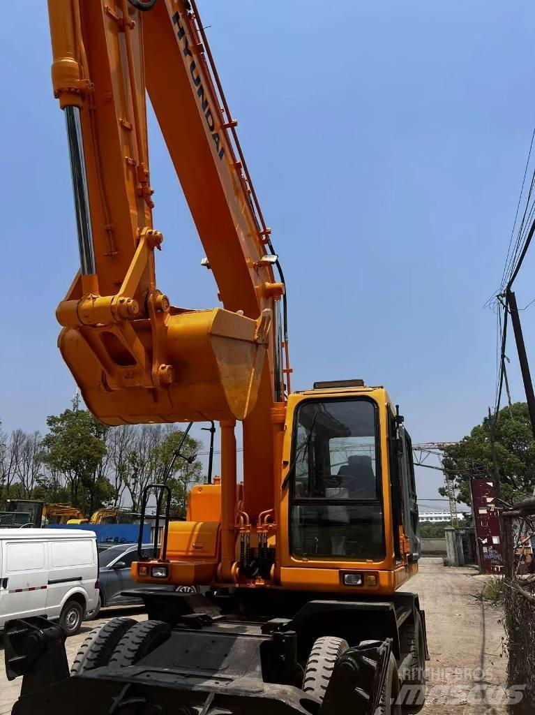 Hyundai R210W-7 Колісні екскаватори
