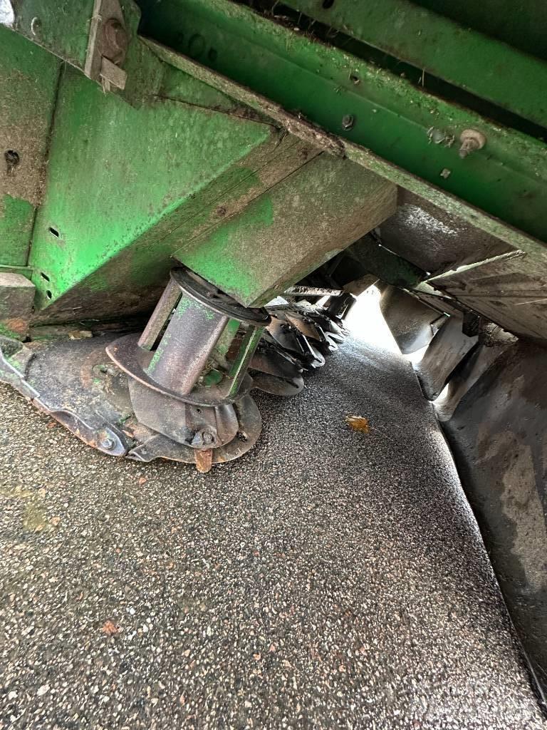 John Deere 830 Косилки-формувачі