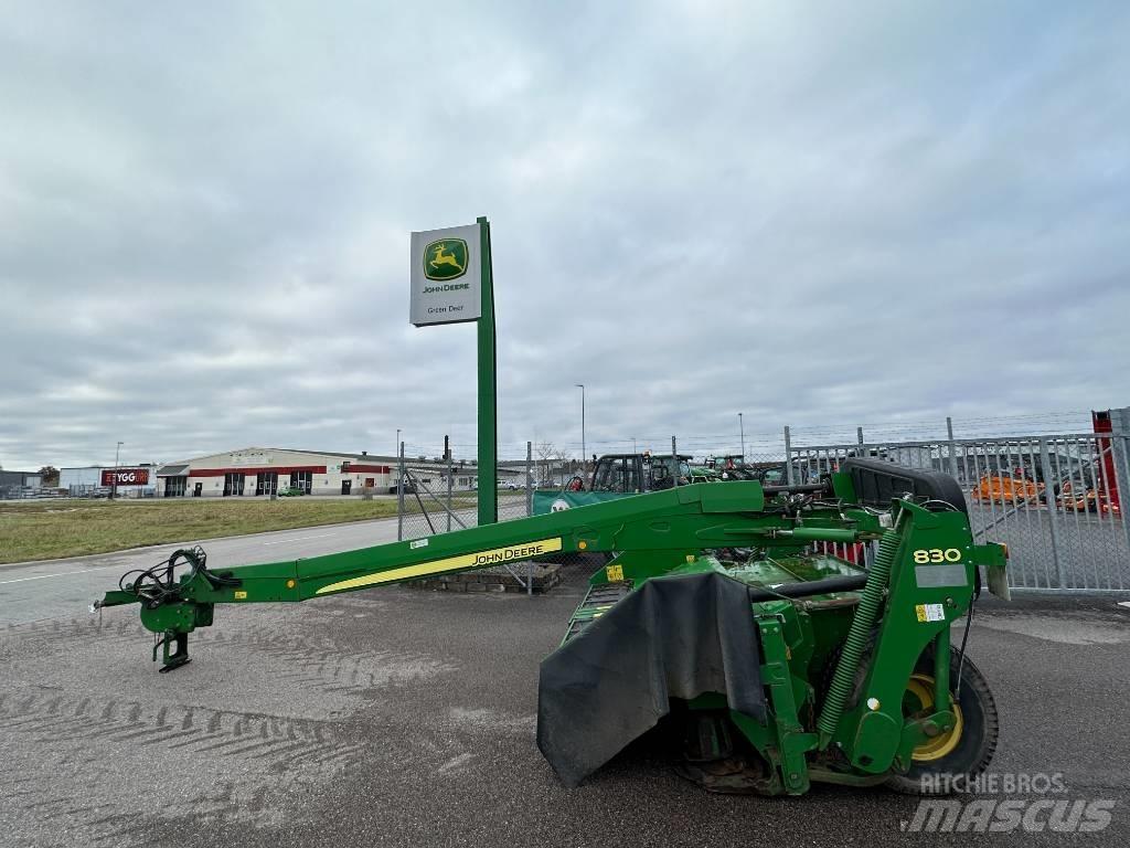 John Deere 830 Косилки-формувачі