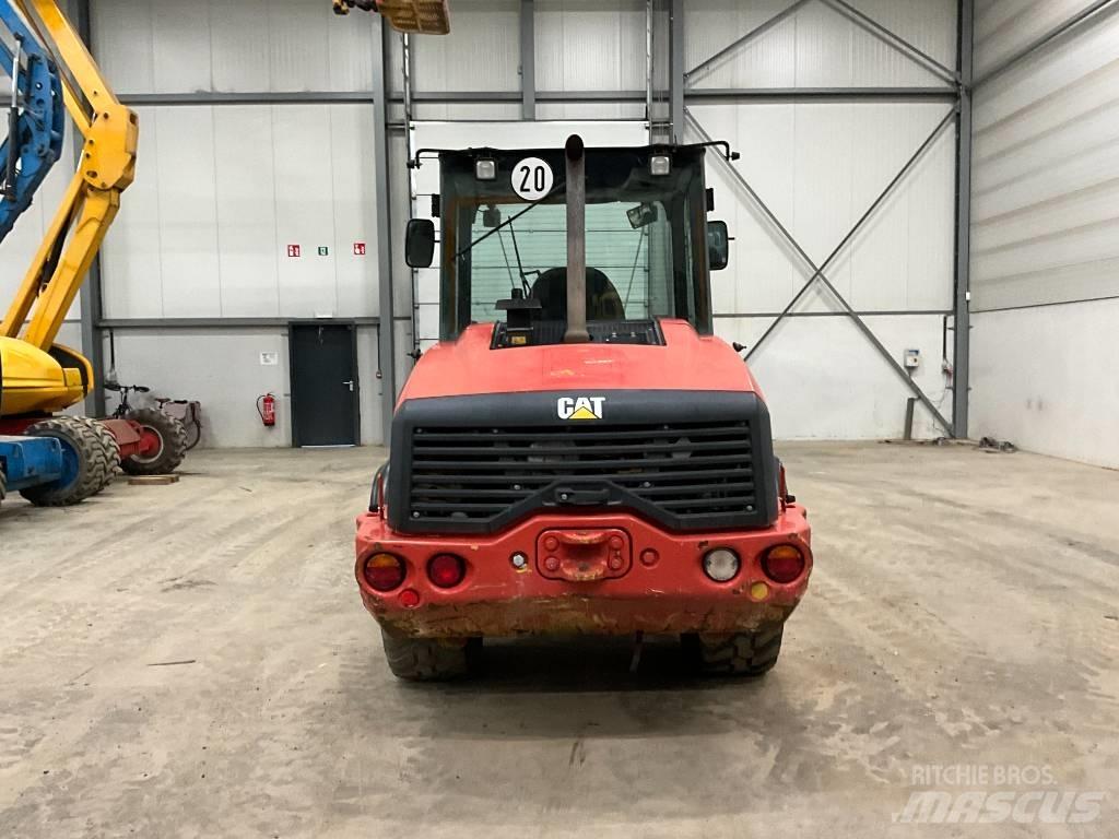 CAT 906 M Фронтальні навантажувачі