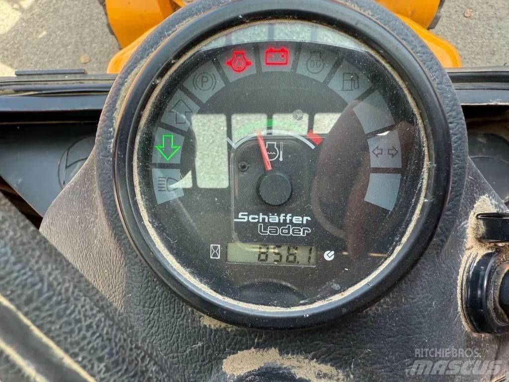 Schäffer 2428 Малі навантажувачі
