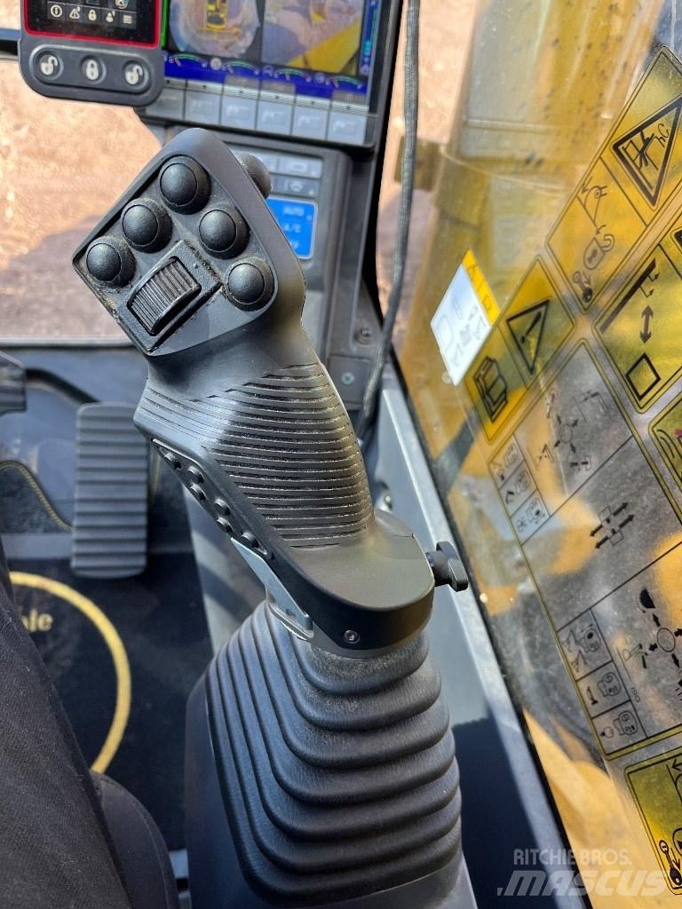 Komatsu HB 365LC-3E0 Гусеничні екскаватори