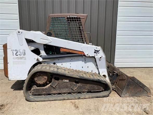 Bobcat T250 Міні-навантажувачі