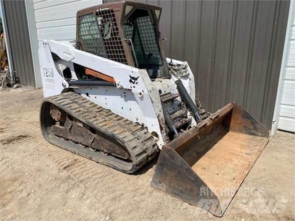 Bobcat T250 Міні-навантажувачі