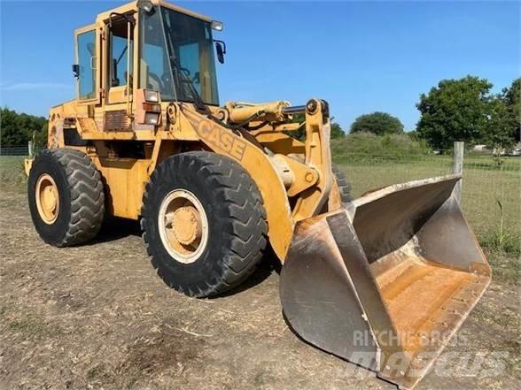 CASE 621B Фронтальні навантажувачі