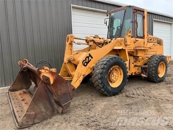 CASE 621ZF Фронтальні навантажувачі