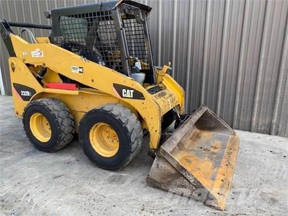 CAT 232B2 Міні-навантажувачі