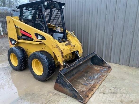 CAT 236B2 Міні-навантажувачі
