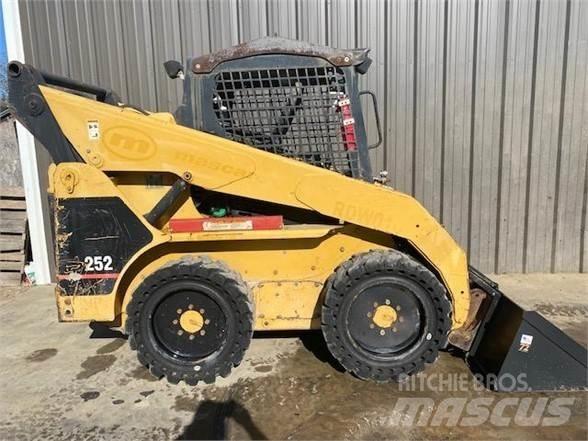 CAT 252 Міні-навантажувачі